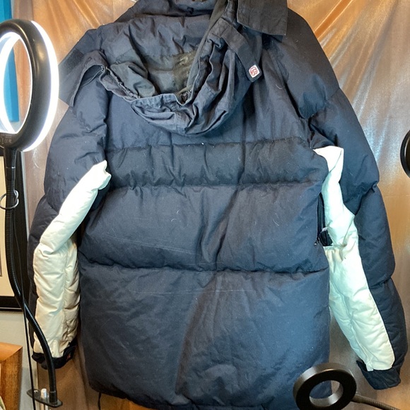 Special blend ski jacket with duck down. Squishy and comfy. Size M.  B6 - Picture 7 of 9